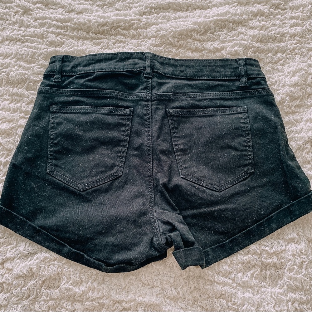 H&M Mid Rise Black Shorts - Picture 3 of 4